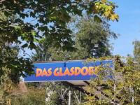 Besuch im
					Glasdorf